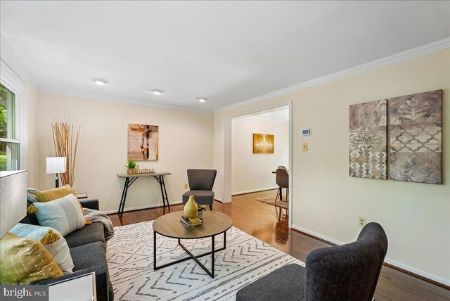 10806 OLDFIELD DR, Reston, VA 20191