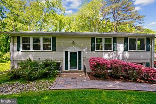 10806 OLDFIELD DR, Reston, VA 20191
