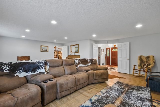 14799 Avon Allen Road, Mount Vernon, WA 98273