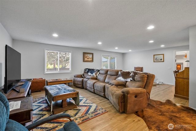14799 Avon Allen Road, Mount Vernon, WA 98273