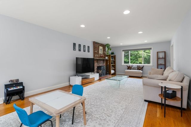 5 Patrick Cir, Stoneham, MA 02180