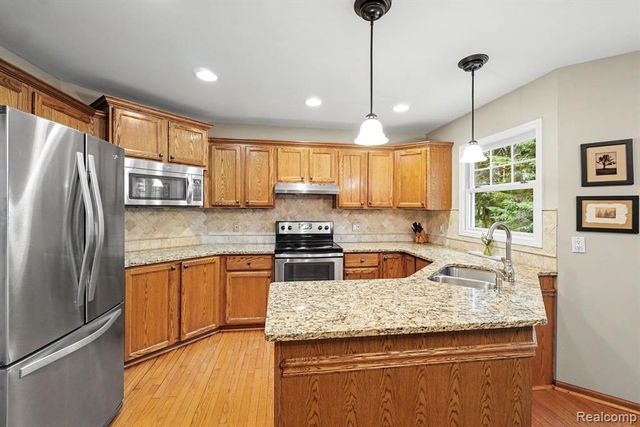 7690 Allen Road, Clarkston, MI 48348