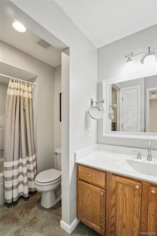 7690 Allen Road, Clarkston, MI 48348