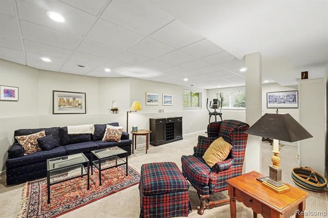 7690 Allen Road, Clarkston, MI 48348