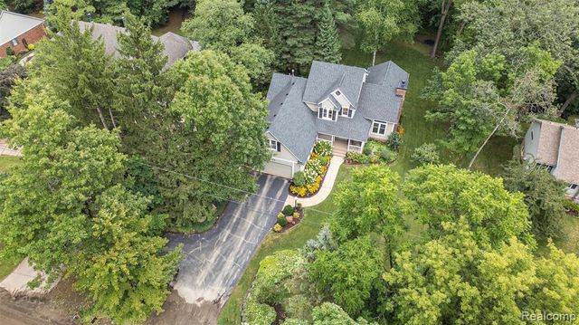 7690 Allen Road, Clarkston, MI 48348