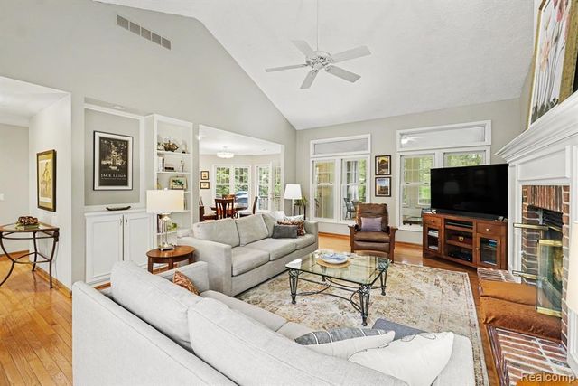 7690 Allen Road, Clarkston, MI 48348