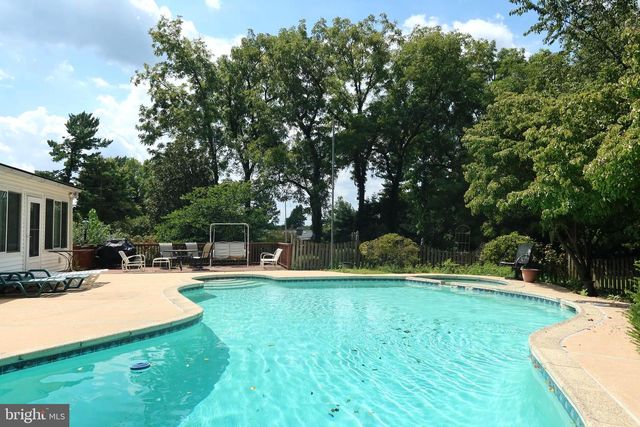 15 LOCHMOOR CT, Lutherville Timonium, MD 21093
