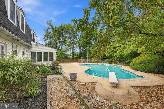 15 LOCHMOOR CT, Lutherville Timonium, MD 21093