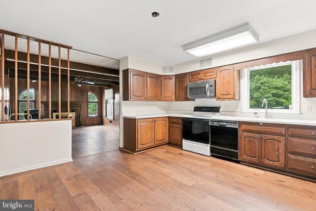 15 LOCHMOOR CT, Lutherville Timonium, MD 21093