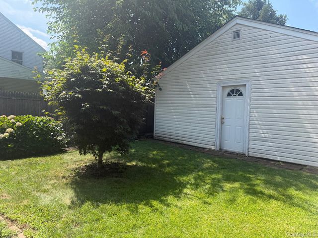1112 McKenna Place, Uniondale, NY 11553