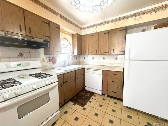 1112 McKenna Place, Uniondale, NY 11553