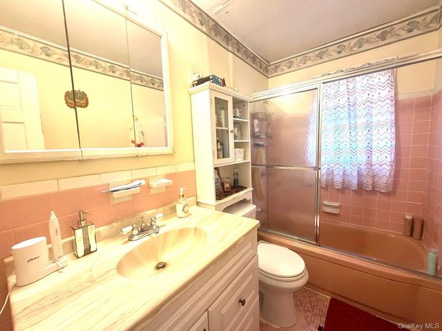 1112 McKenna Place, Uniondale, NY 11553
