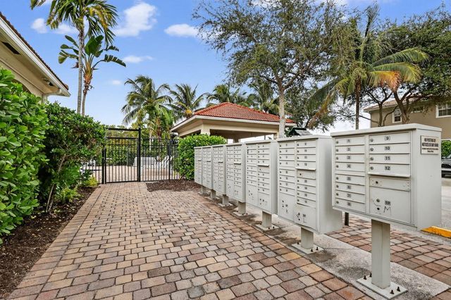 6720 Osage Circle, West Palm Beach, FL 33413