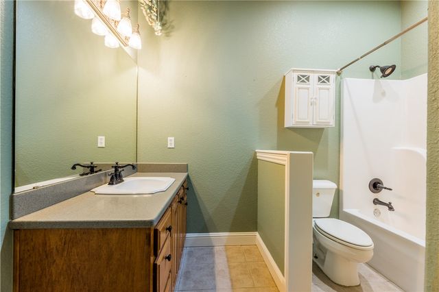 2104 Caribou Lane, Elm Springs, AR 72762