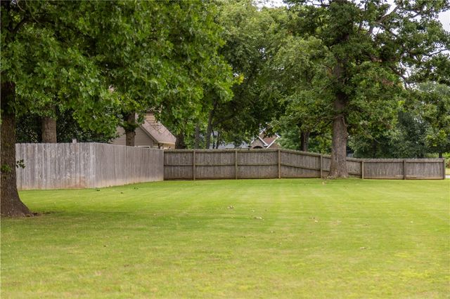 2104 Caribou Lane, Elm Springs, AR 72762