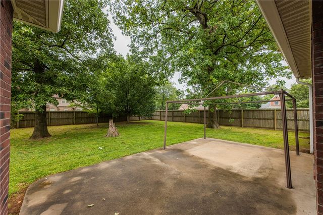 2104 Caribou Lane, Elm Springs, AR 72762