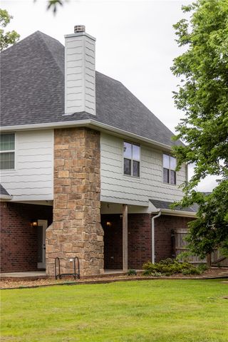2104 Caribou Lane, Elm Springs, AR 72762