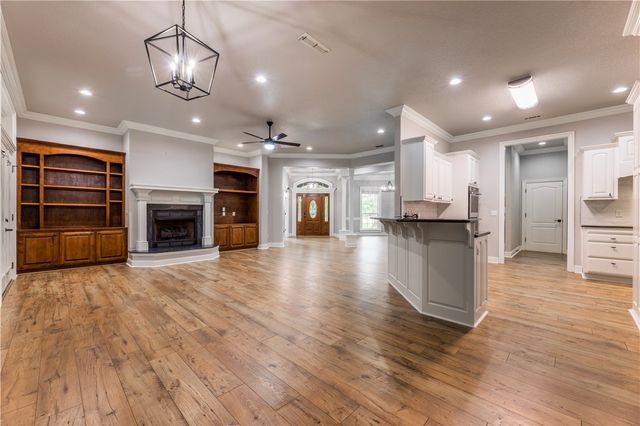 2104 Caribou Lane, Elm Springs, AR 72762