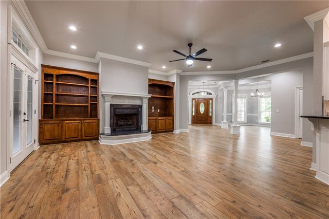 2104 Caribou Lane, Elm Springs, AR 72762