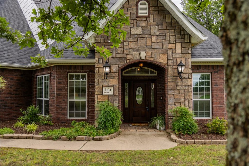 2104 Caribou Lane, Elm Springs, AR 72762