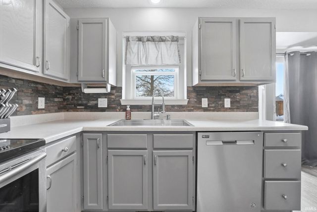 3007 Pomeroy Place, Fort Wayne, IN 46818