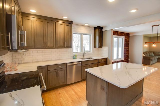 1705 Cordell Court, Godfrey, IL 62035