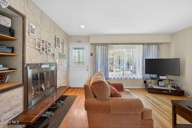 7 Dahlem Boulevard, Colonie, NY 12205