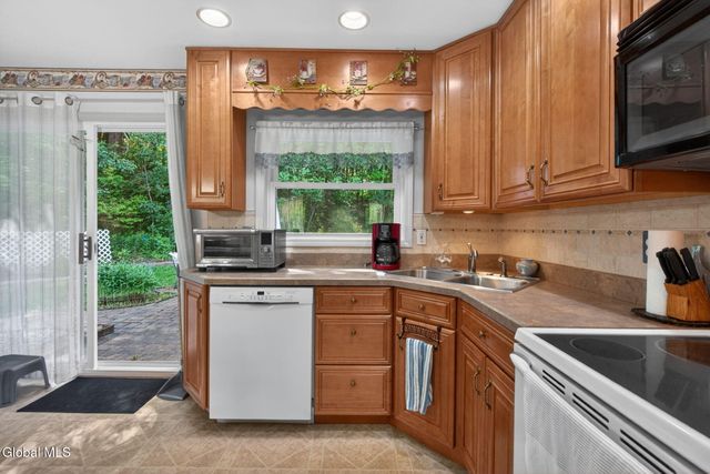 7 Dahlem Boulevard, Colonie, NY 12205