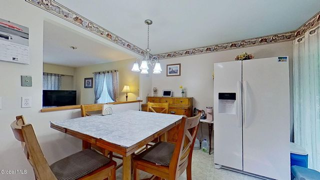 7 Dahlem Boulevard, Colonie, NY 12205