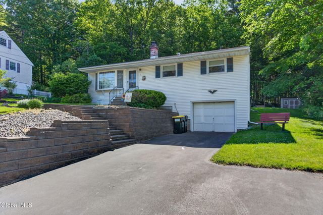 7 Dahlem Boulevard, Colonie, NY 12205