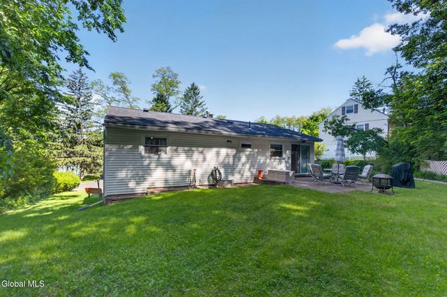 7 Dahlem Boulevard, Colonie, NY 12205