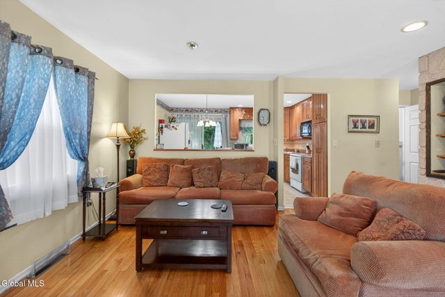 7 Dahlem Boulevard, Colonie, NY 12205