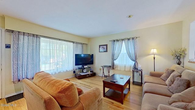 7 Dahlem Boulevard, Colonie, NY 12205