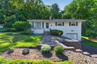 7 Dahlem Boulevard, Colonie, NY 12205