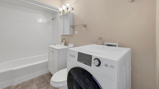 1008 Washington Boulevard 1, Oak Park, IL 60302