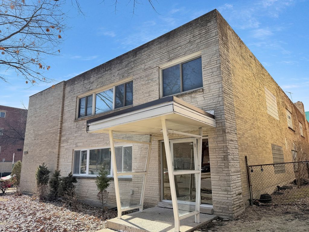 1008 Washington Boulevard 1, Oak Park, IL 60302