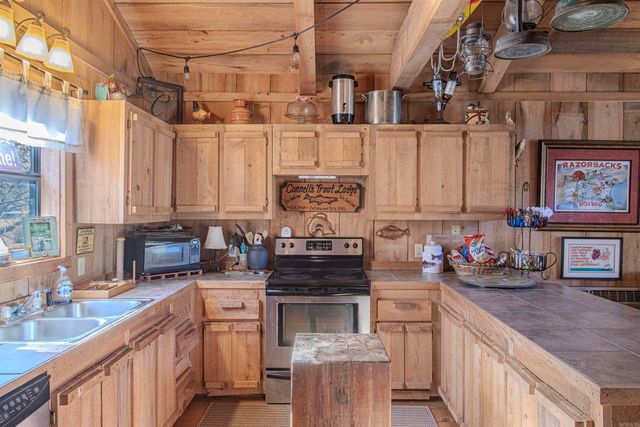947 Saddler Falls Road, Mammoth Spring, AR 72554