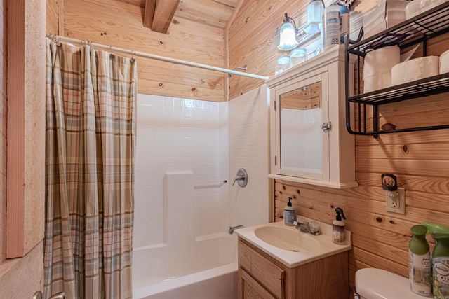 947 Saddler Falls Road, Mammoth Spring, AR 72554