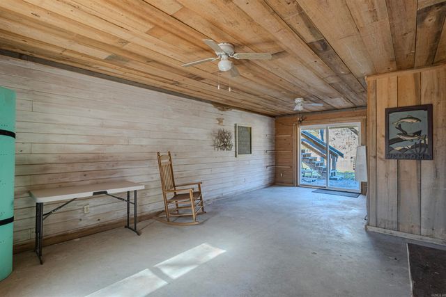 947 Saddler Falls Road, Mammoth Spring, AR 72554