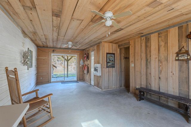 947 Saddler Falls Road, Mammoth Spring, AR 72554