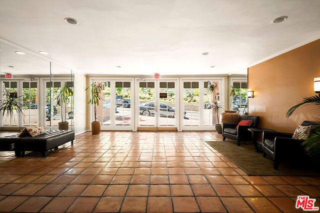 7270 Hillside Avenue 204, Los Angeles, CA 90046