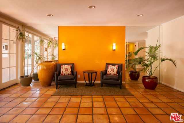 7270 Hillside Avenue 204, Los Angeles, CA 90046