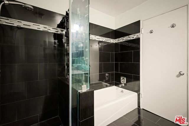 7270 Hillside Avenue 204, Los Angeles, CA 90046