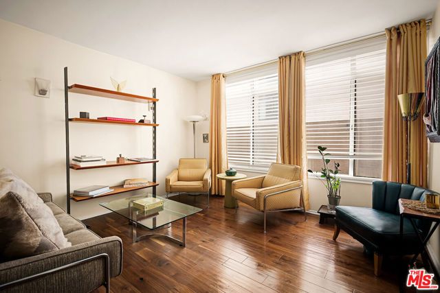 7270 Hillside Avenue 204, Los Angeles, CA 90046