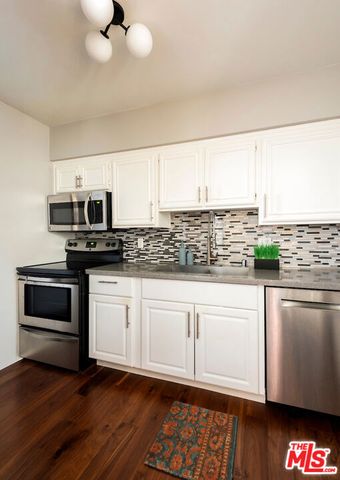7270 Hillside Avenue 204, Los Angeles, CA 90046