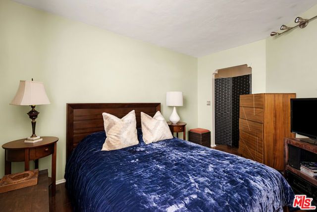 7270 Hillside Avenue 204, Los Angeles, CA 90046