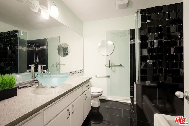 7270 Hillside Avenue 204, Los Angeles, CA 90046