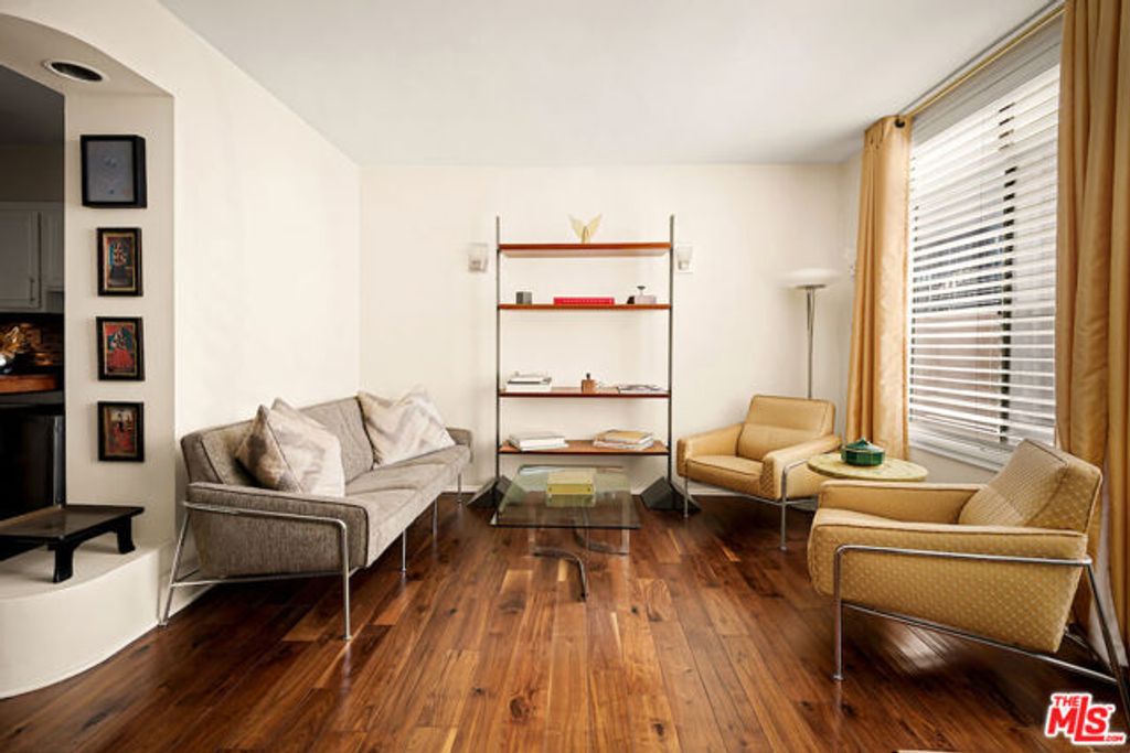 7270 Hillside Avenue 204, Los Angeles, CA 90046