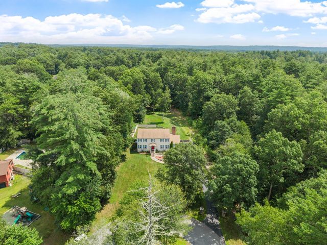 11 Ashley Drive, Londonderry, NH 03053