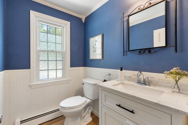 11 Ashley Drive, Londonderry, NH 03053